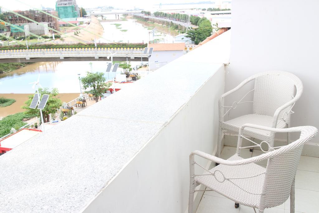 K9 Riverside Hotel Phnom Penh Exterior foto